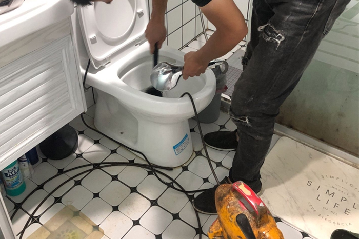 五大连池马桶堵塞自己疏通还是找师傅?专业上门服务让你省时更省心