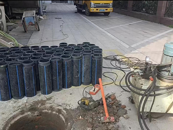 五大连池PE置换管厂家 DN315置换管 非开挖管短管置换